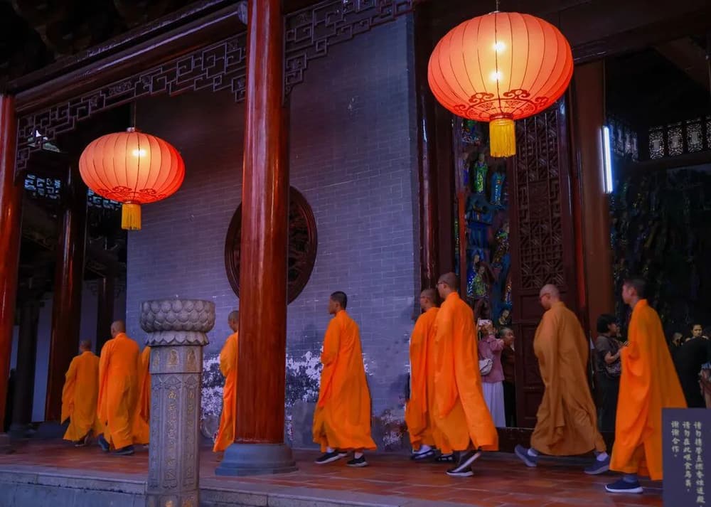 �����γ��У������ͷ�Թ��